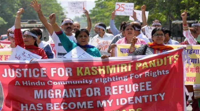 कश्मीरी पंडितों पर हुए अत्याचारों के तीस साल: ट्रेंड कर रहा ‘हम वापस आएँगे’