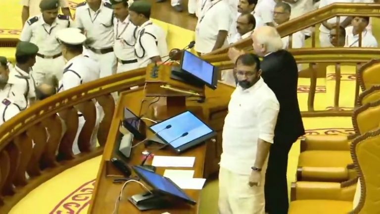 CAA के ख़िलाफ़ एक शब्द नहीं पढ़ूँगा: विधानसभा में राज्यपाल आरिफ मोहम्मद ख़ान के साथ बदसलूकी