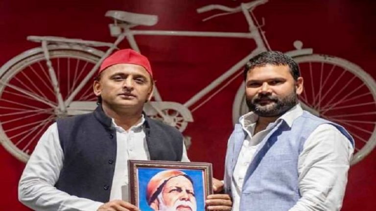 पत्नी की हत्या कर लाश फेंकने गया था सपा नेता, बीच धारा में नाव पलटी और खुद भी डूब गया