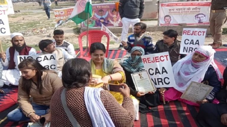 वाराणसी में दूसरा ‘शाहीन बाग़’ बनाने की कोशिश: पुलिस पर पत्थरबाजी, UP में 1200 के ख़िलाफ़ केस दर्ज