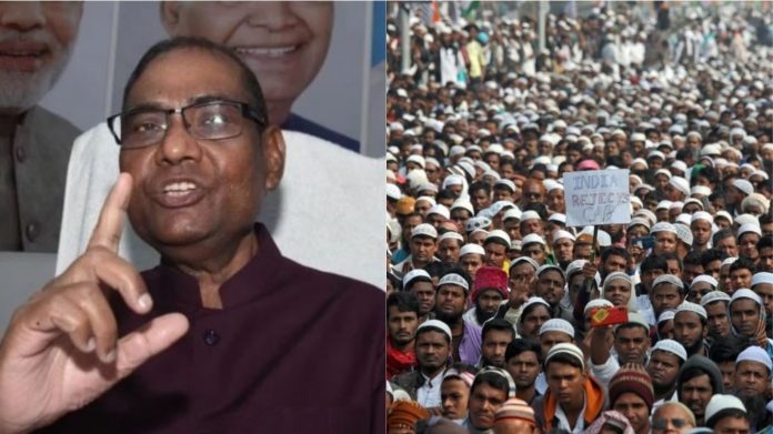 SC/ST कमीशन चेयरमैन, सीएए के ख़िलाफ़ प्रदर्शन पर जुटी भीड़