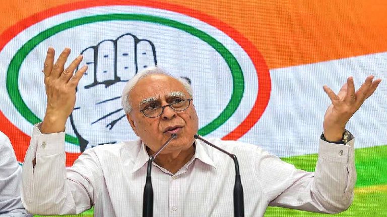 वोटर समझदार होता है, हमें उनका सम्मान करना चाहिए: राहुल के उत्तर-दक्षिण वाले बयान पर कॉन्ग्रेस नेता कपिल सिब्बल
