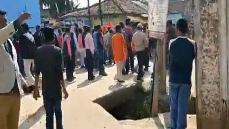 मस्जिद व कॉन्ग्रेस दफ्तर से चले पत्थर: मुस्लिमों ने की गोलीबारी, ‘पाकिस्तान ज़िंदाबाद’ चीखते हुए टूट पड़ी भीड़
