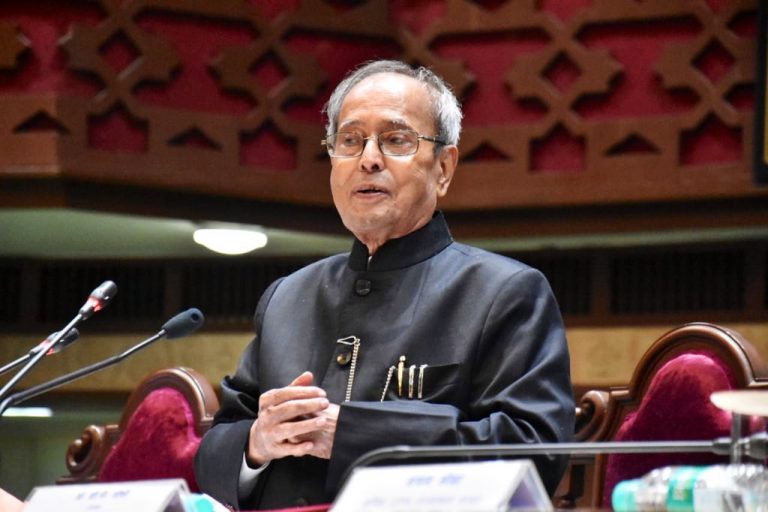 चुनाव आयोग को न करें बदनाम, जनादेश से बढ़कर कुछ भी नहीं: प्रणब मुखर्जी