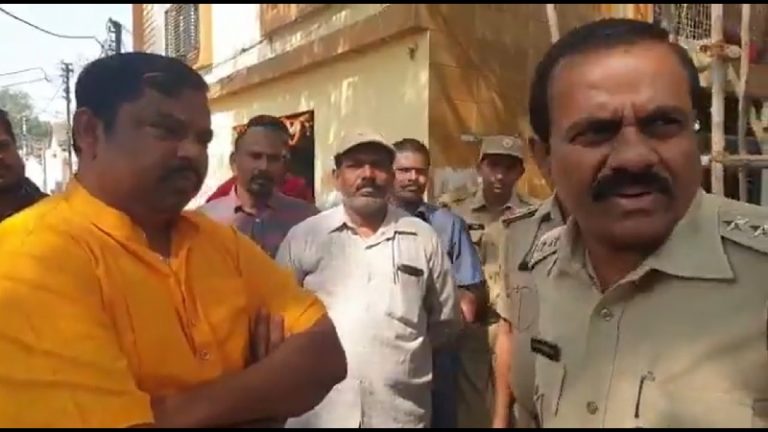 हिन्दुओं के घरों व गाड़ियों को जलाया, मुस्लिमों पर आरोप: पीड़ितों से मिलने पहुँचे ‘टाइगर’ गिरफ़्तार