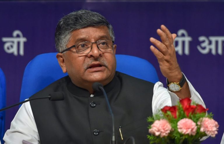 ‘टुकड़े-टुकड़े गैंग द्वारा प्रायोजित है शाहीन बाग, तिरंगे का इस्तेमाल भारत बाँटने वाले कर रहे’