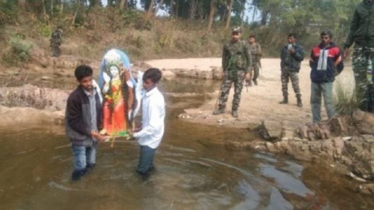 50 साल बाद हाई स्कूल में हुई सरस्वती पूजा, मुस्लिम छात्रों के कारण गाँव में पैदा हो जाता था तनाव