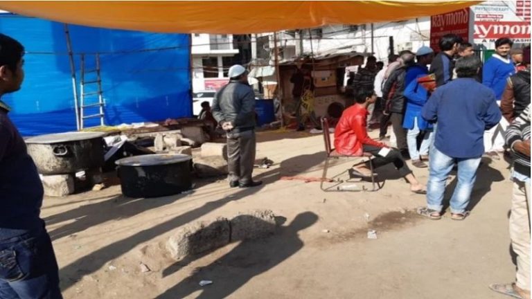 शाहीन बाग केस: पुलिस ने 7-8 लोगों को मंच से उठाया, सभी लंगर संचालक भी हिरासत में