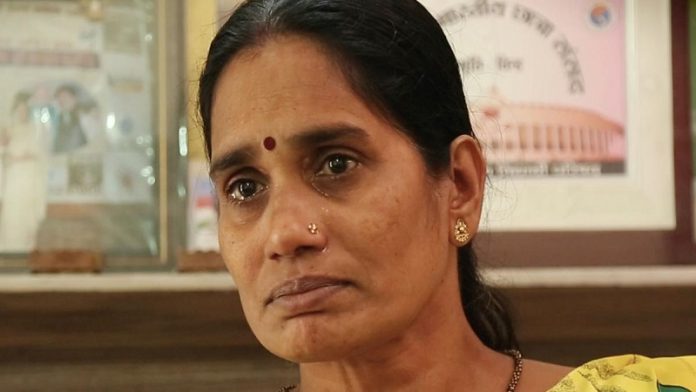 फाँसी टलने से नाराज निर्भया की माँ आशा देवी ने दिल्ली सरकार और कोर्ट पर लगाए दोषियों को बचाने का आरोप