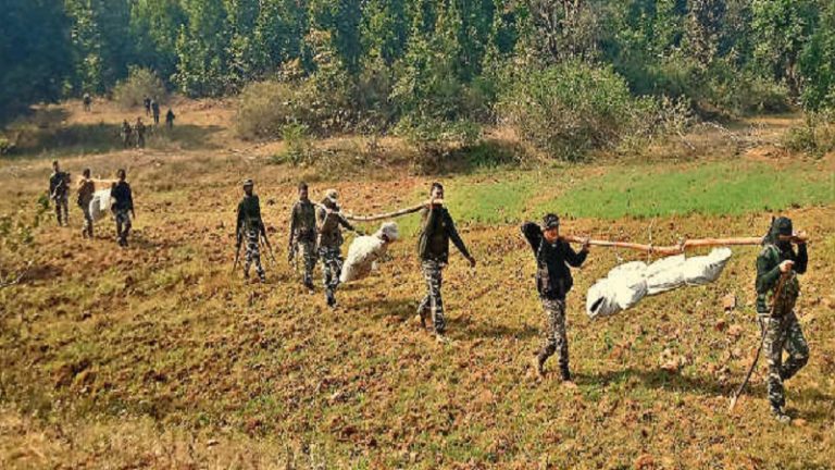 7 को पीटकर अधमरा किया, 2 किमी तक घसीटा फिर सिर धड़ से अलग कर दिया