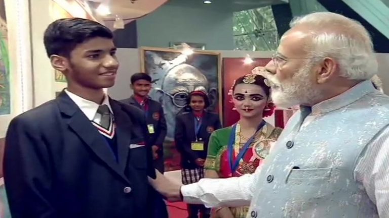 बाकी सब बाद में करूँगा, एक बार मार्क्स ले आऊँ… सिर्फ परीक्षा के अंक जिंदगी नहीं: PM मोदी