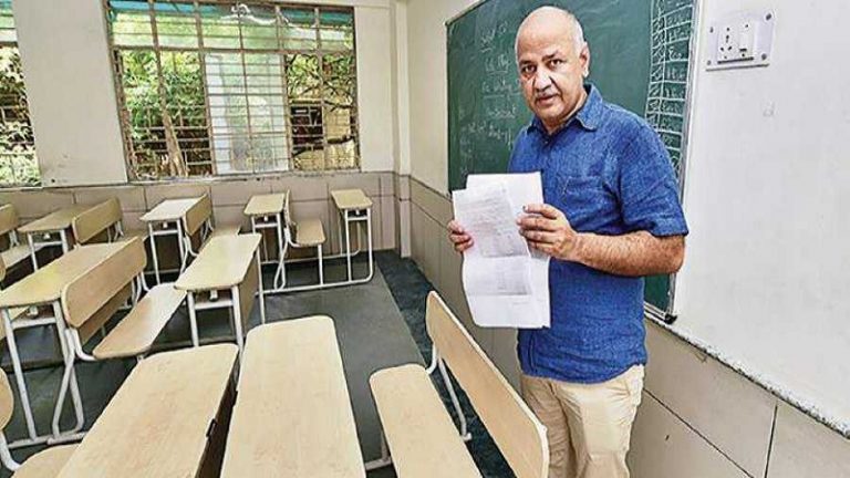 AAP की शिक्षा क्रांति! 12वीं में घट गए बच्चे, 10वीं के नतीजे 13 साल में सबसे बदतर
