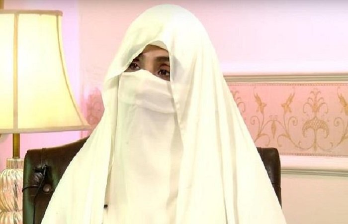 बुशरा बीबी के लिए नहीं खोला ‘जन्नत का दरवाजा’, 175 अधिकारियों पर गिरी गाज