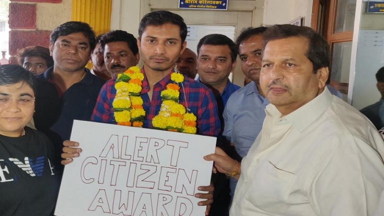 CAA के विरोध में उपद्रव की साजिश रच रहा था यात्री, उसे पुलिस के हवाले करने वाले ड्राइवर को अवॉर्ड