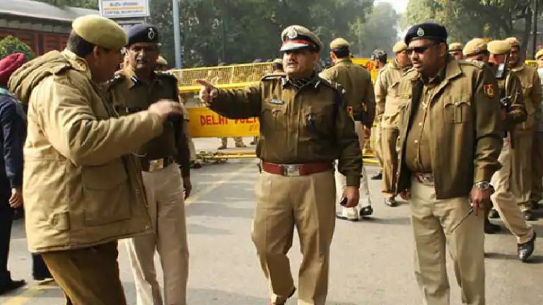 दिल्ली में कई बड़े नेता व जज अंडरवर्ल्ड सरगना छोटा शकील के निशाने पर, कई साथियों को बाँटे हथियार
