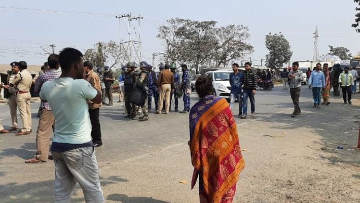 मंदिर में मांस, शिवरात्रि पर इस्लामपुर में तनाव: विरोध करने वालों हिंदुओं पर ही पश्चिम बंगाल पुलिस का लाठीचार्ज