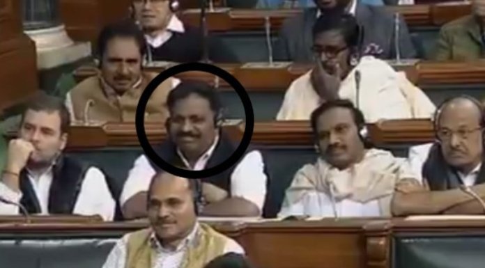 PM मोदी के ‘ट्यूबलाइट’ बयान पर नहीं रोक पाए हँसी, राहुल गाँधी के बगल में बैठे थे कॉन्ग्रेस सांसद रमेश