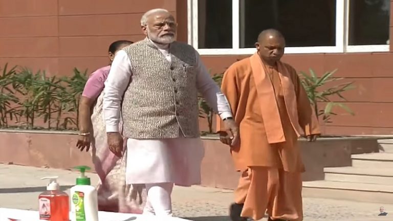CAA और 370 पर पीछे नहीं हटेगी सरकार, हम संतों के दिखाए रास्ते पर चलेंगे: काशी में PM मोदी