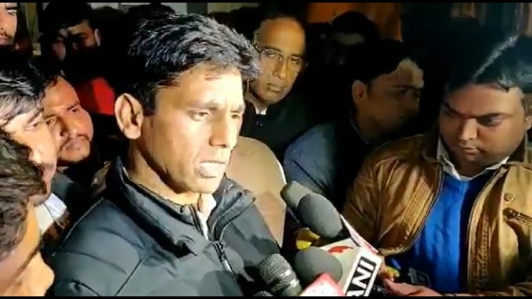 AAP विधायक के काफिले पर 4 राउंड फायरिंग, 1 की मौत: मंदिर में दर्शन कर लौट रहे थे नरेश यादव