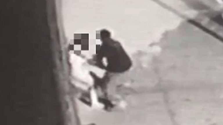 2 बीवियों वाले महमूद ने ऑफिस के अंदर पीछे से पकड़ महिला साथी का करना चाहा रेप, CCTV के कारण गया जेल