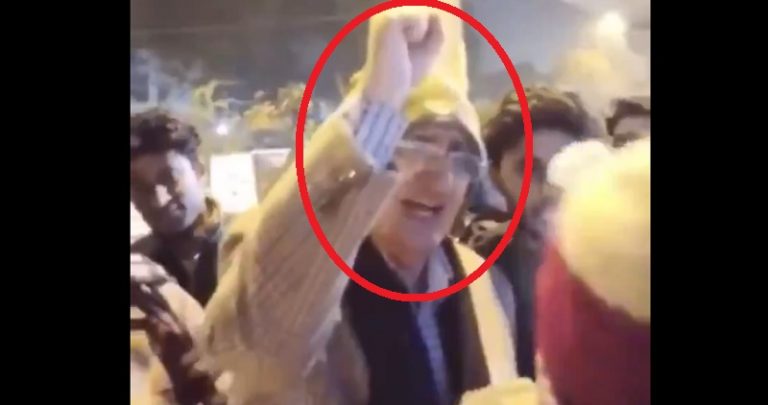 गोद में बच्चा और ‘आजादी’ का नारा… साथ में कॉन्ग्रेसी सलमान खुर्शीद भी बार-बार चिल्ला रहे आजादी – वीडियो वायरल
