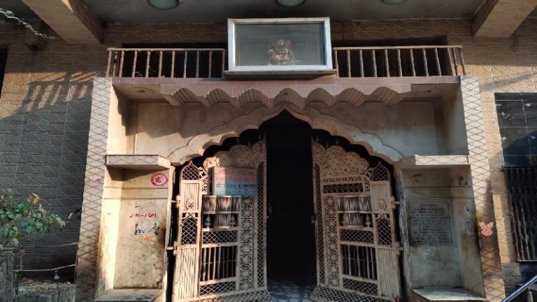 ग्राउंड रिपोर्ट: मुस्लिम भीड़ ने शिव मंदिर पर किया था कब्जा, छत से हिन्दुओं पर हो रही थी पत्थरबाजी