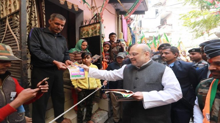 दिल्ली चुनाव 2020: बीजेपी ने 20-20 मैच की तरह बदली हवा पर कितनी सीटों पर खिलेगा कमल?