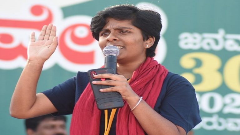CAA विरोधी उठाते हैं खर्चा: ओवैसी के मंच से ‘पाकिस्तान जिंदाबाद’ के नारे लगाने वाली अमूल्या
