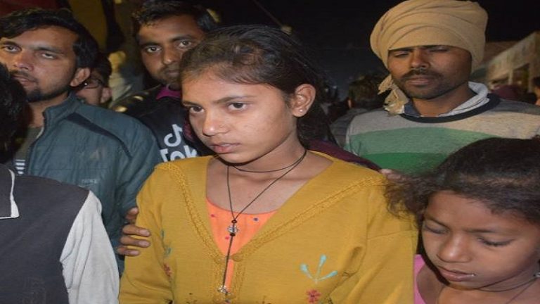 बारूद के ढेर पर खड़ी थी पर नहीं डरी 14 साल की बच्ची… ऐसे बची 24 बच्चों की जिंदगी