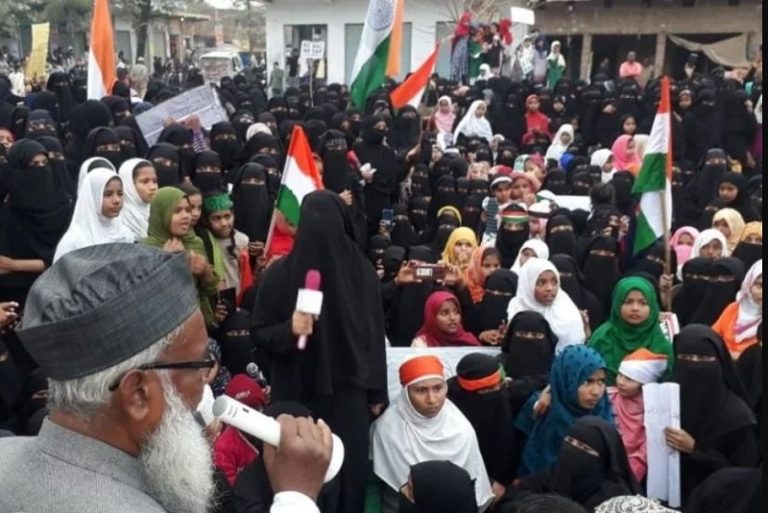 आजमगढ़ में महिला प्रदर्शनकारियों की थी ‘शाहीन बाग’ बनाने की मंशा, पथराव के बाद पुलिस ने खदेड़ा