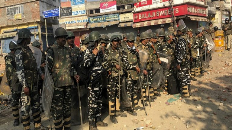 अभी प्यार से बताया जा रहा, फिर सख्ती से बताया जाएगा: दंगाइयों को चेता रही दिल्ली पुलिस का Video