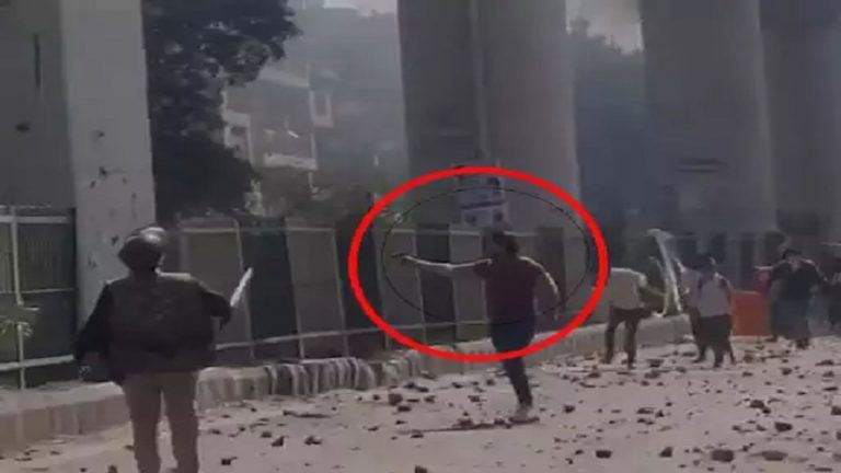 मौजपुर में CAA विरोध में गोलीबारी, एक हेड कॉस्टेबल की मौत; दस जगहों पर धारा 144 लागू