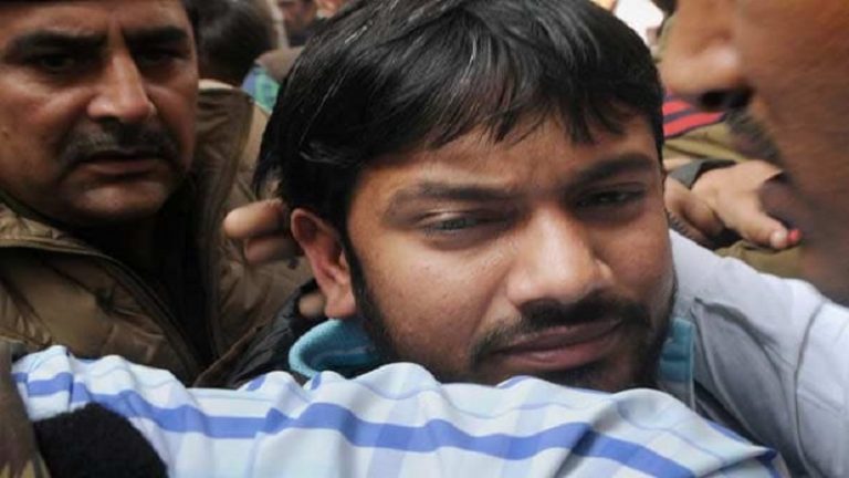 कन्हैया कुमार पर फेंके गए जूते-चप्पल, 30 घंटे में तीसरी बार हमला: बिहार के लोगों को समझाने निकले हैं CAA और NRC﻿