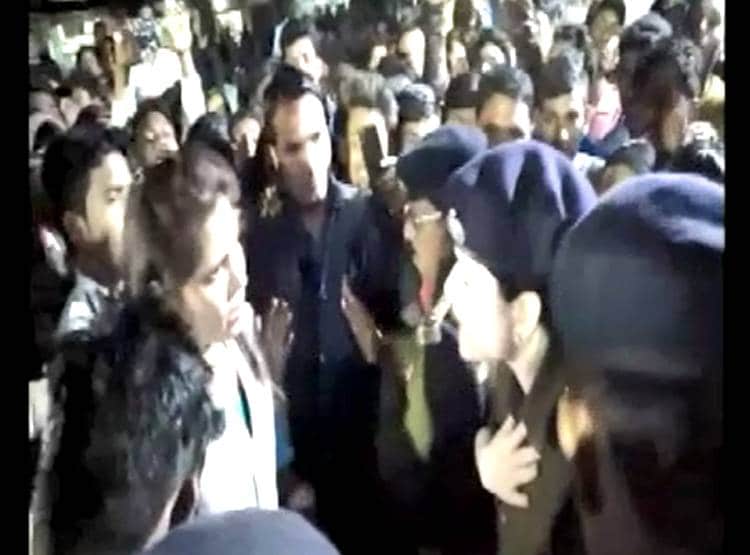 ‘ठीक से रहो, वर्ना औकात दिखा दूँगी’ – महिला कॉन्ग्रेस विधायक ने ट्रेनी IPS को ऐसे दी धमकी