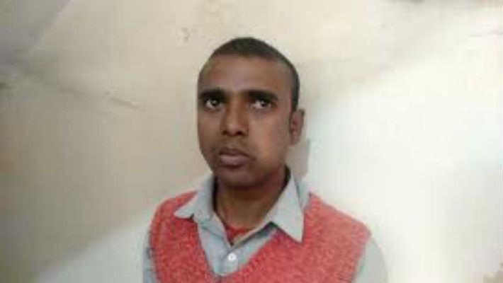 कैमरामैन बन प्रेमिका को नकल कराने पहुँचे प्रेमी को पुलिस ने किया गिरफ्तार