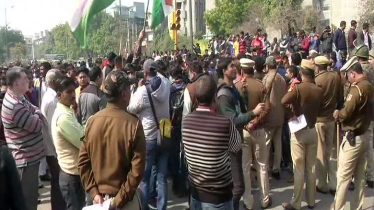 जहाँ जाना है जाओ, लेकिन सड़क खाली करो: शाहीन बाग में CAA-विरोधियों के खिलाफ प्रदर्शन