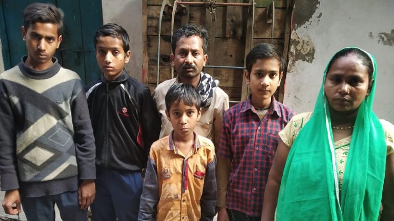 मजहबी भीड़ ने फूँक दी दुकान, ‘श्याम चाय वाले’ की मदद के लिए आएँ आगे, ये रहे बैंक डिटेल्स