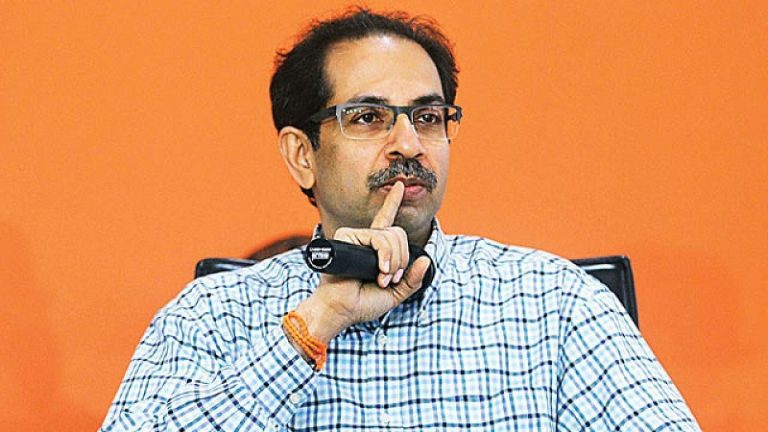 उद्धव ने पलटा पिछली फणनवीस सरकार का फैसला, राज्यपाल ने किया हस्ताक्षर से इनकार
