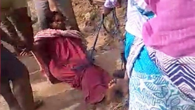 बंगाल में TMC के गुंडों ने महिला शिक्षक के हाथ-पैर बाँधे, 30 फीट तक घसीटा: देखें Video