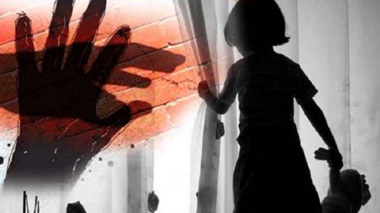 12 साल की बच्ची के मुँह में लोहे की रिंच डालकर की गई हत्या, नग्न अवस्था में खून से लथपथ मिला शव, गैंगरेप की आशंका