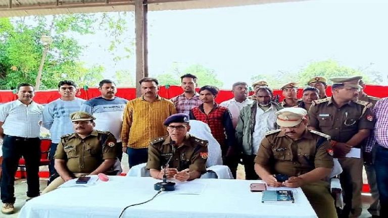 दूसरी शादी करना चाहता था रियाज, नसरीन नहीं मानी तो हाथ-पैर बाँध सिर कर दिया कलम