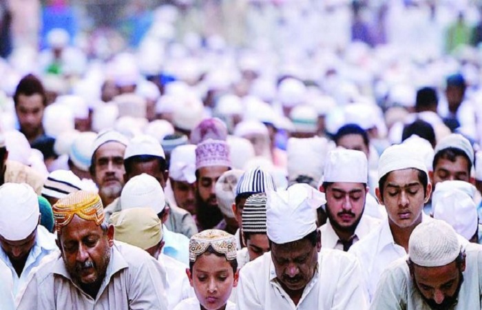 अज़ान सुनकर निकल पड़े 100-150 नमाजी: धारा 144 का उल्लंघन करते हुए अदा की नमाज, आसबीबी मस्जिद के ट्रस्टियों पर FIR दर्ज