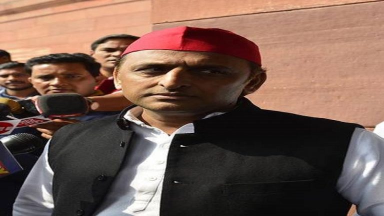 भाजपा कोरोना से बड़ी बीमारी, मॉं-बहनों से अपील है, एक बार इस मर्ज से लड़ लीजिए: अखिलेश यादव