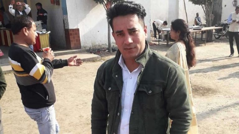 ‘संघी केजरीवाल की खाकी चड्डी दिख गई’: अंकित शर्मा के परिवार को मुआवजा मिलने से लिबरल गिरोह खफा