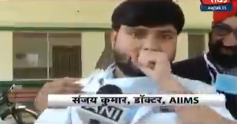 AIIMS में 14 दिन से लगातार लोगों की सेवा में लगे डॉक्टर का भावुक करने वाला यह वीडियो हम सबके लिए है