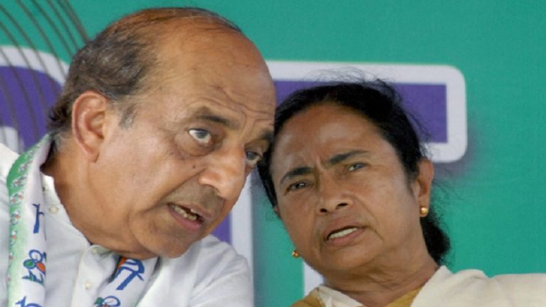 TMC नेता ने फैलाई फेक न्यूज़, 5 साल पुरानी तस्वीर ट्वीट कर पूछा- हम कोरोना से ऐसे लड़ेंगे?