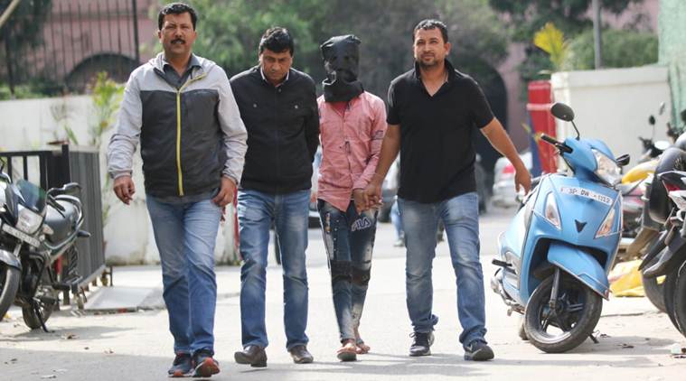 कत्ल से पहले उतारे गए थे कपड़े; काला कपड़ा डालकर खींचकर ले गए थे IB अधिकारी अंकित शर्मा को ताहिर हुसैन के घर की तरफ: दिल्ली पुलिस