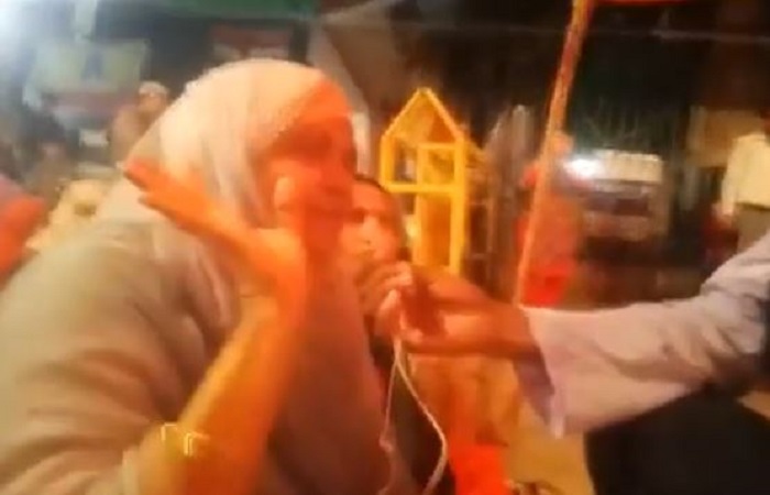 ‘हमें कोरोना नहीं होगा, मोदी को होगा, हमारे साथ अल्लाह है’ – जामिया प्रदर्शन पर बैठी बुजुर्ग महिला
