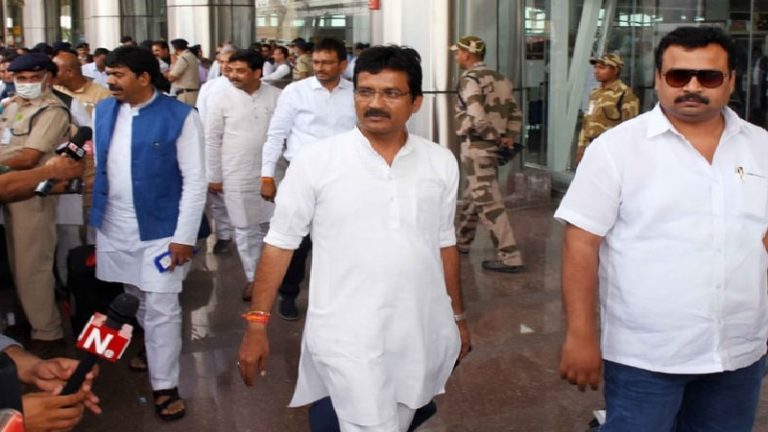 बोए पेड़ बबूल का तो आम कहॉं से होए: आज MLA छिपा रही कॉन्ग्रेस, कभी उसके ही डर से आया रिसॉर्ट पॉलिटिक्स