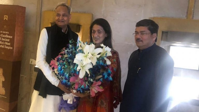 60 वर्षीय कॉन्ग्रेस नेता ने रवीना से रचाई शादी, पार्टी अध्यक्ष पद की रेस में भी रहे हैं शामिल